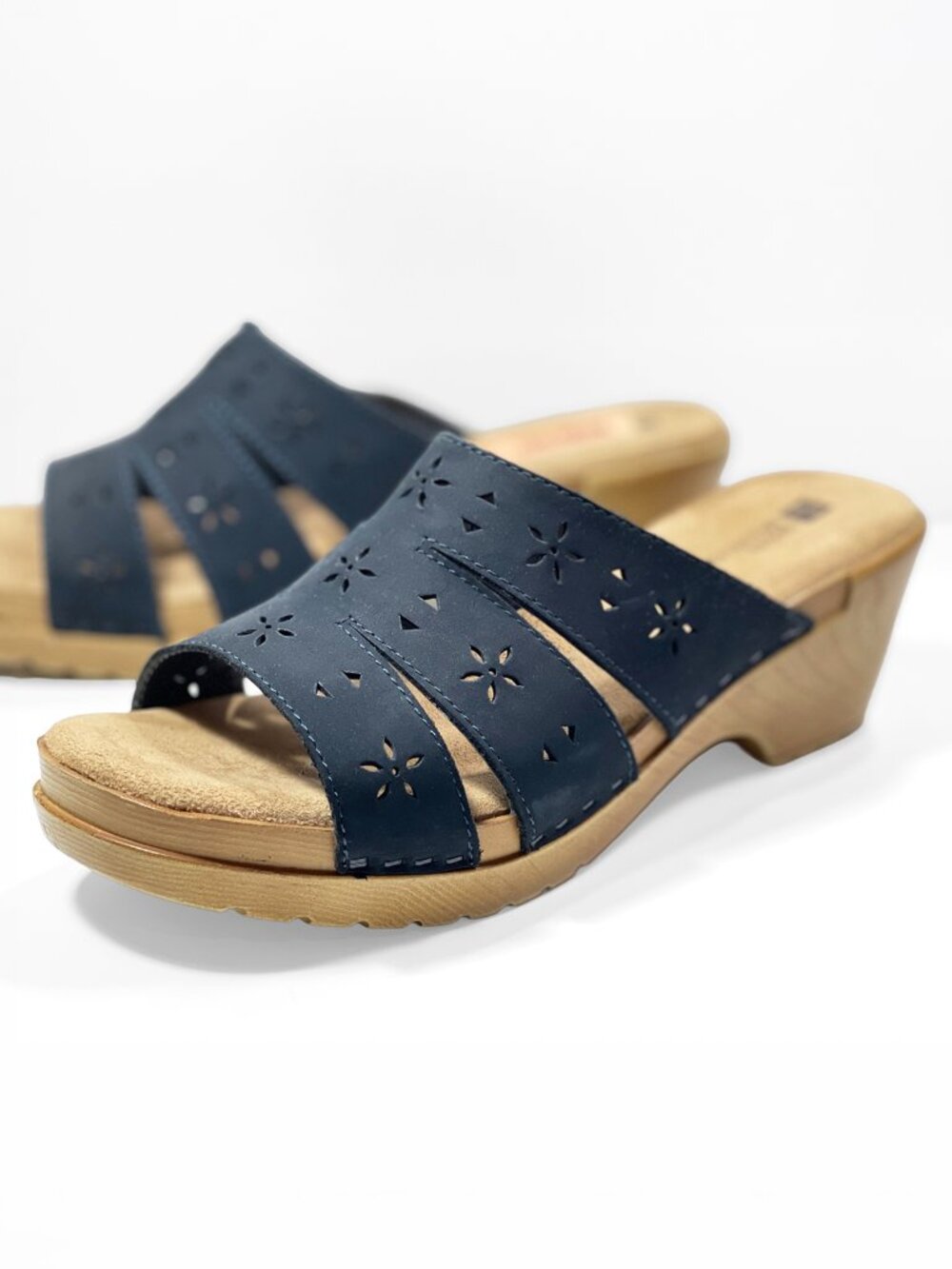 White Mountain Navy Blue Floral Cutout Wedge Slide Comfort Sandals Sz 9M
